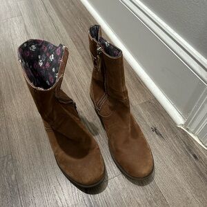 Teva boots. Goes with any outfit and a good boot if you plan to walk a lot.